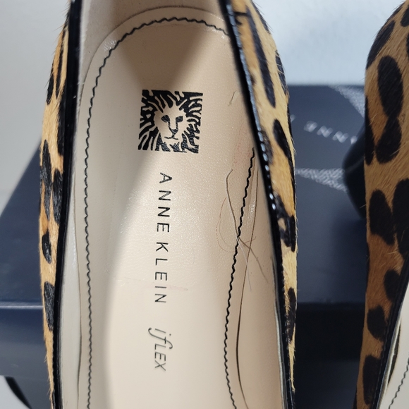 Womans Anne Klein iFlex Leopard Print Cow Fur 2.5Inch Pumps Size 7Med - Picture 4 of 16